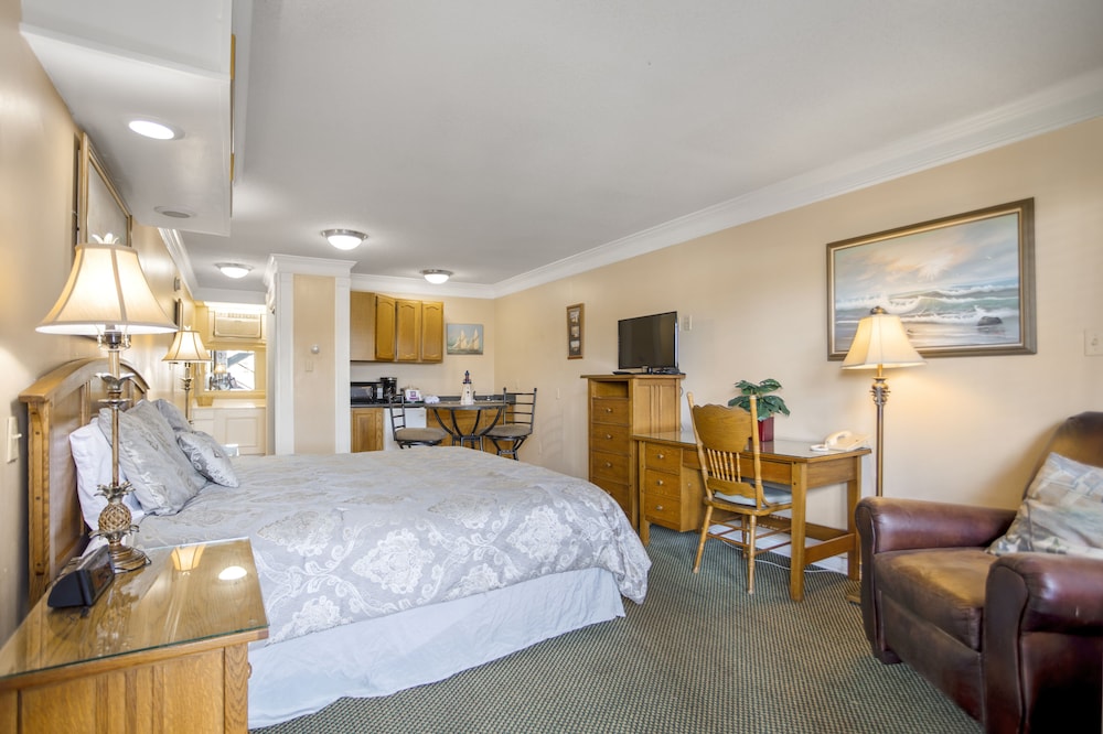 DELUXE, KING BED