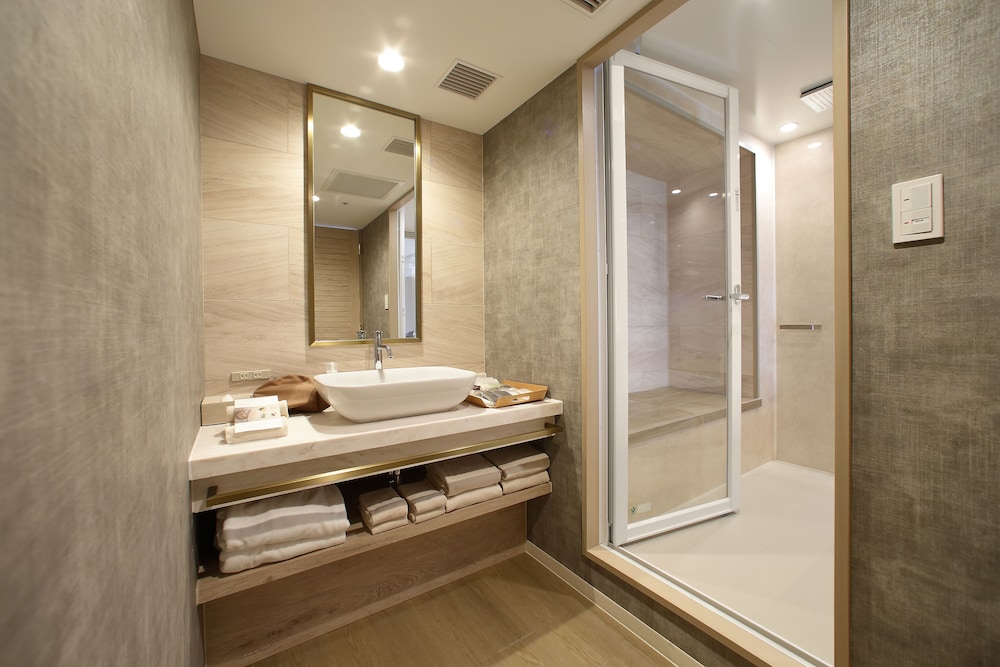 Junior Suite West View