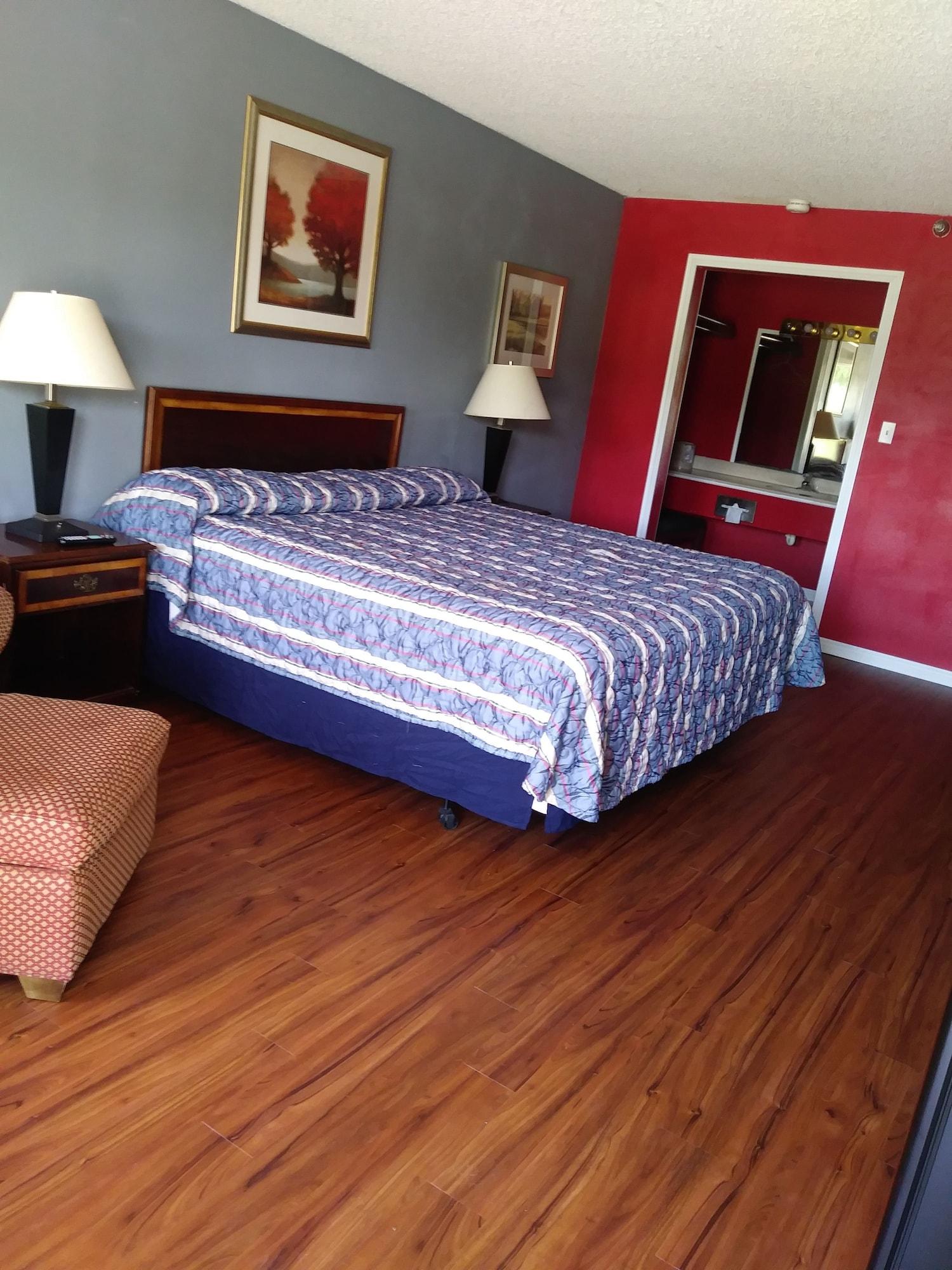 Lakeview Hotel 12/32
