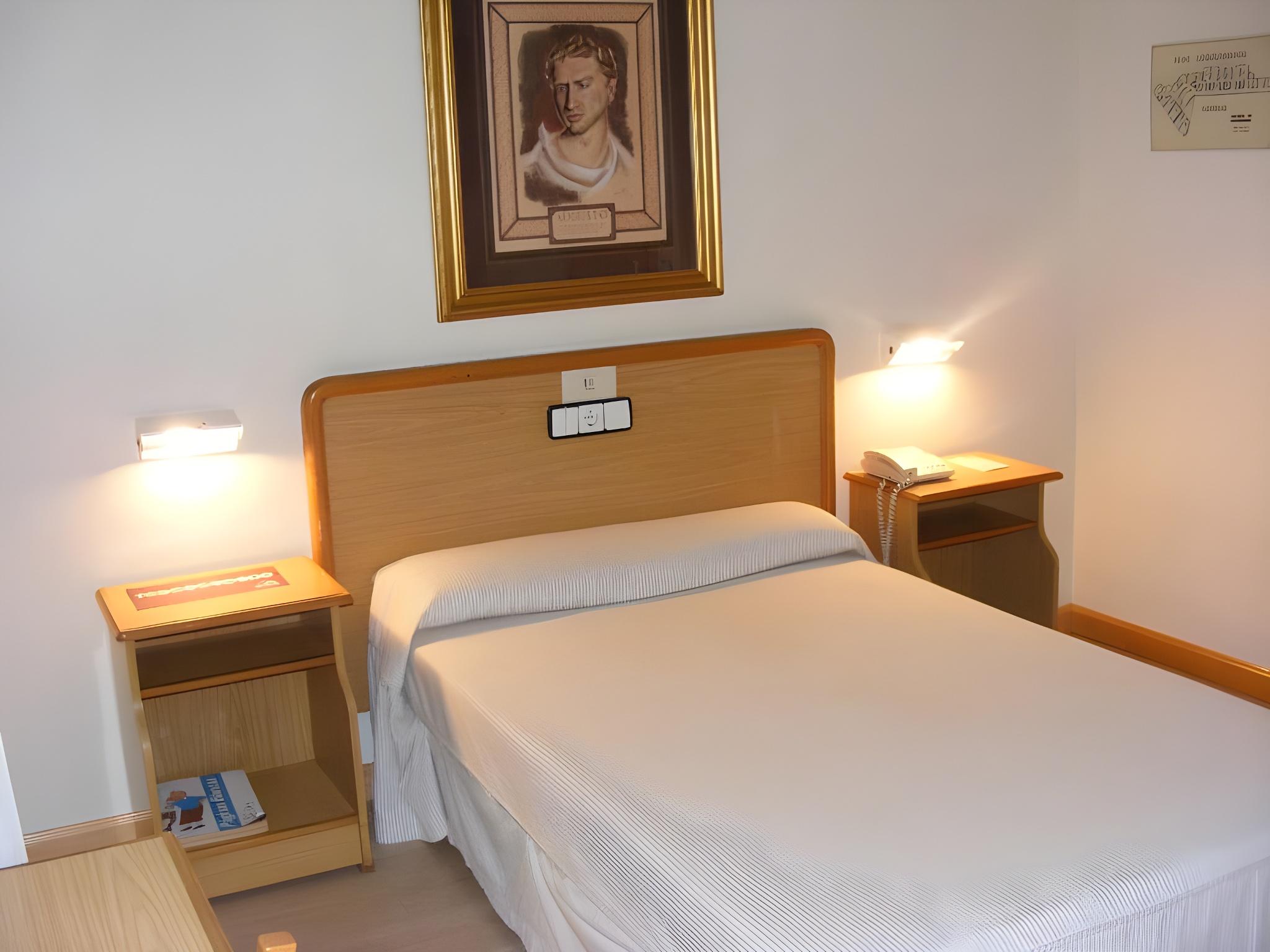 ROOM, SINGLE, DOUBLE BED