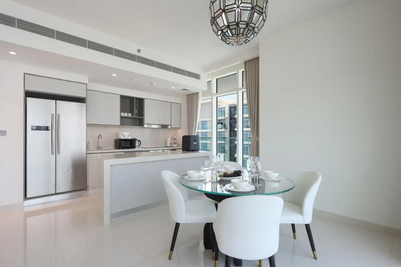 3BR with Marina Skyline View & Private Beach 18/26