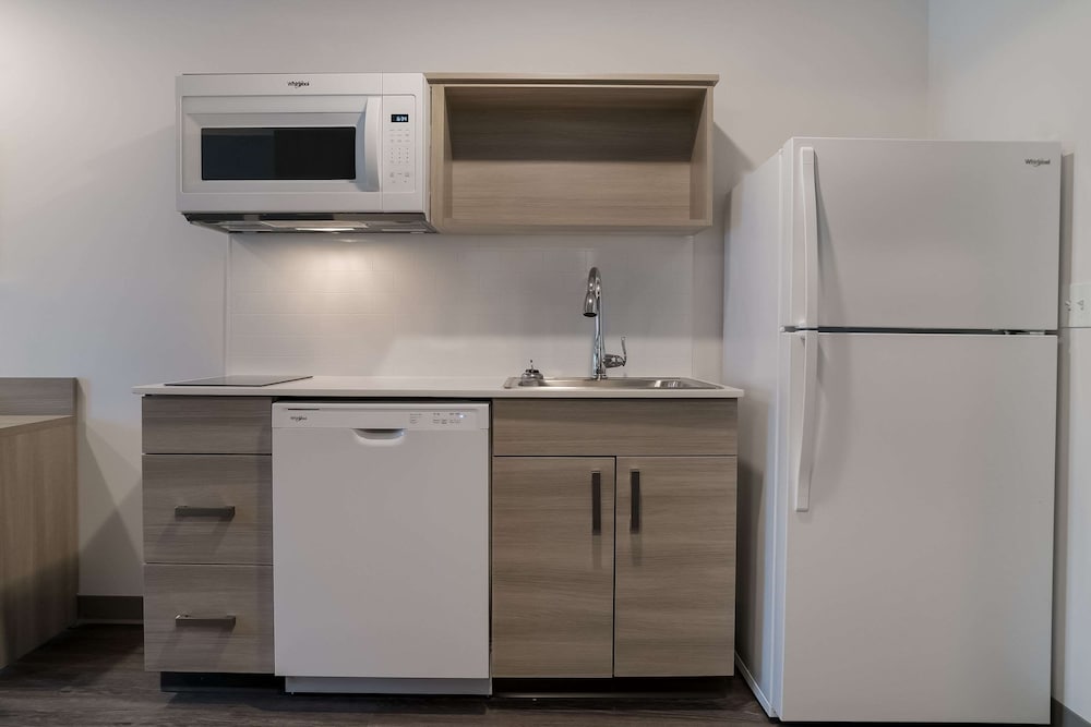 Woodspring Suites Detroit Sterling Heights 32/32