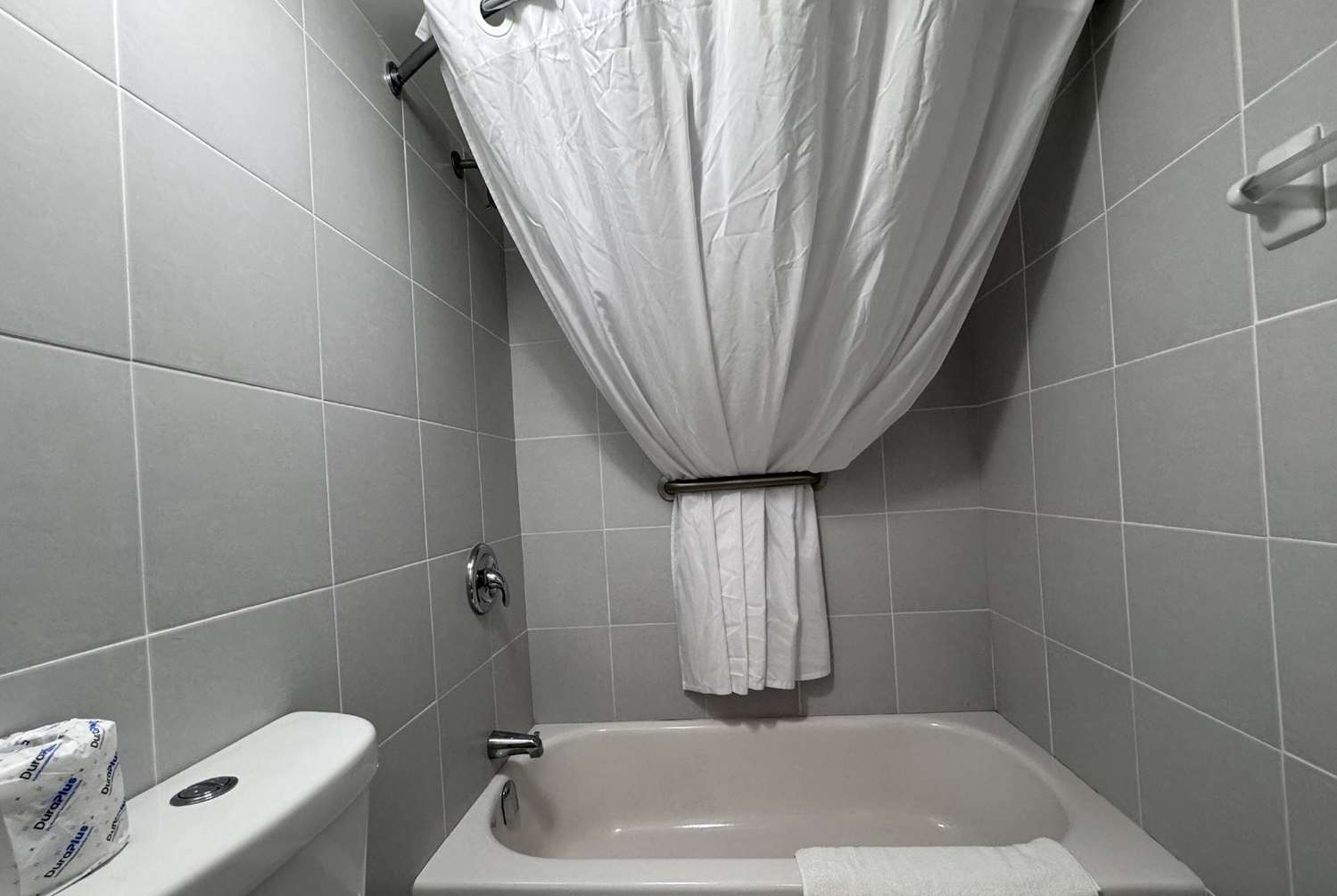 Super 8 By Wyndham Guelph 18/21