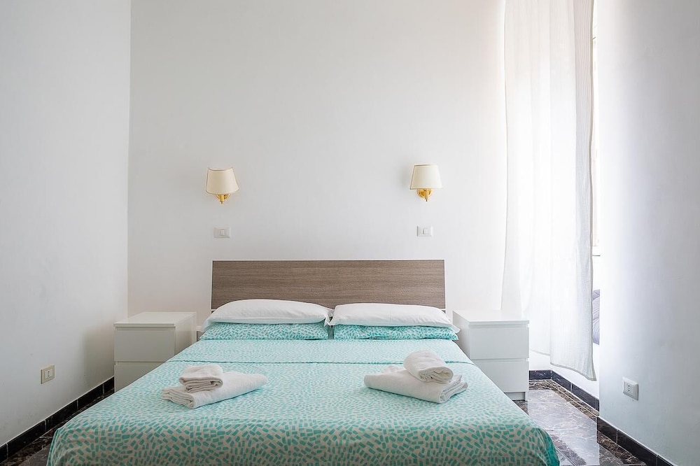 ROOM, QUADRUPLE