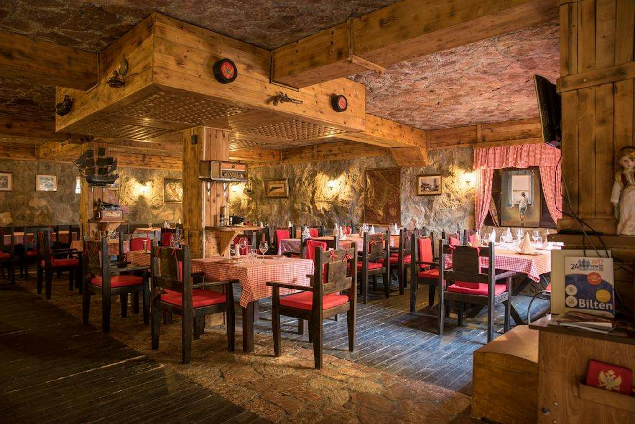 Hotel Crnogorska Kuca 31/45
