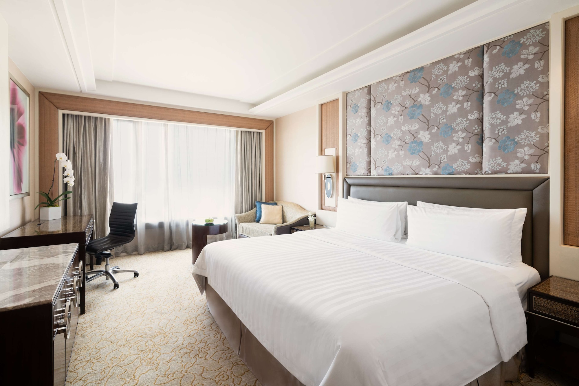 DELUXE, KING BED, TOWER WING