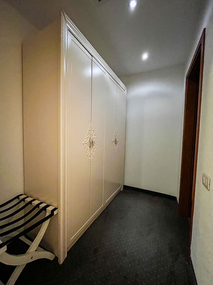 Hotel Carpathia 51/68