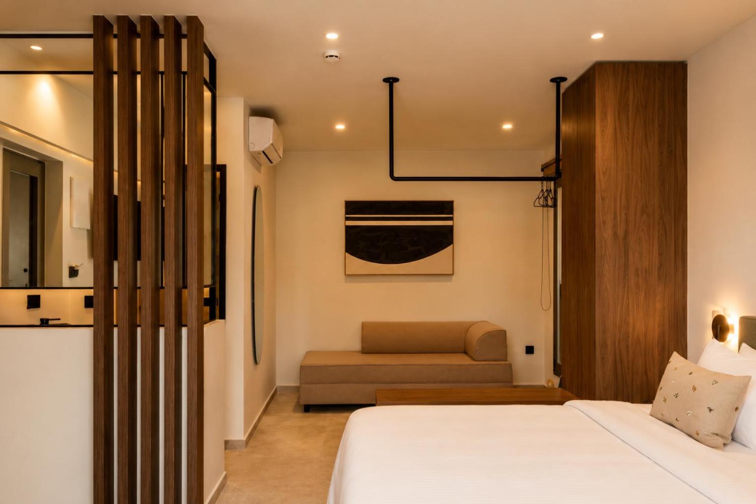 Danaides Hotel 6/47