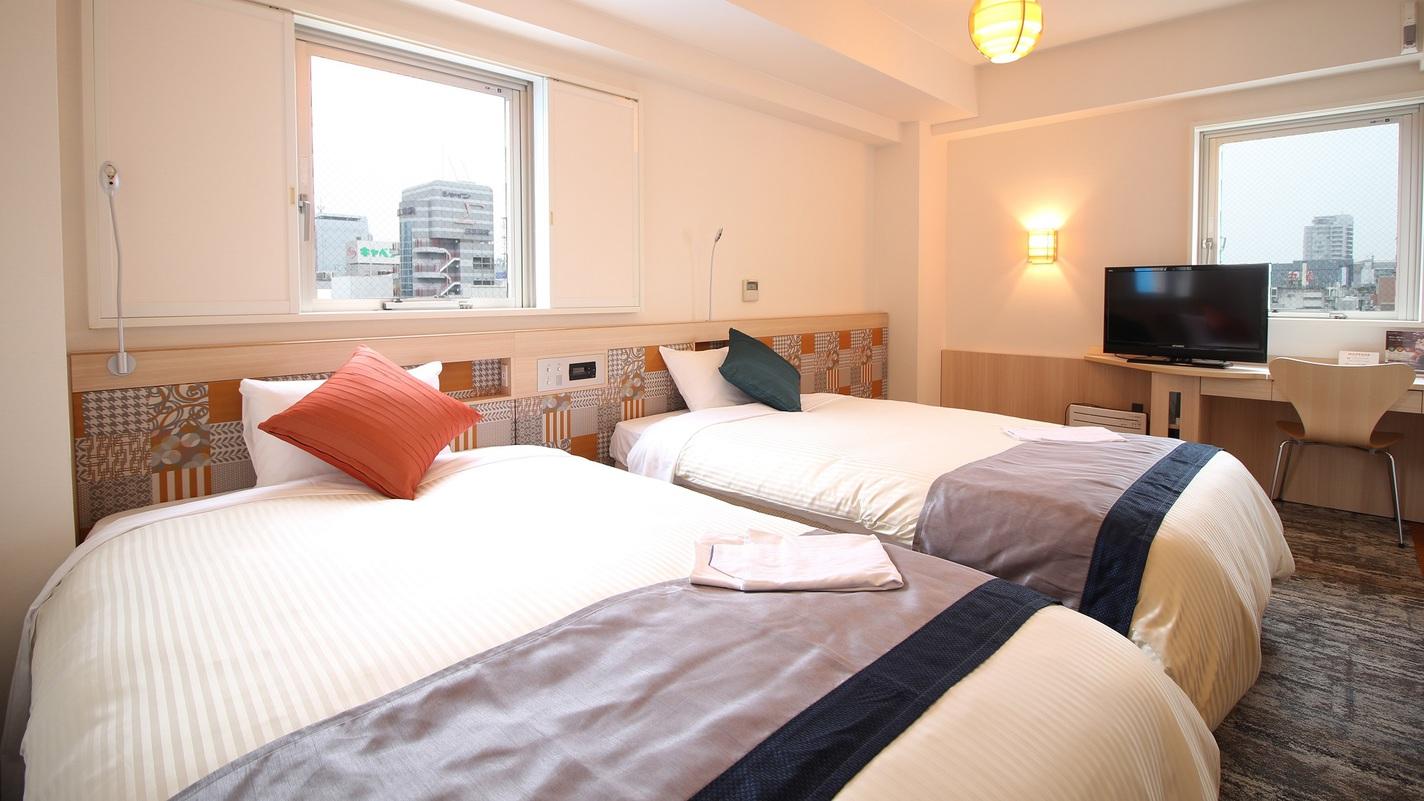 Moderate, Twin Beds