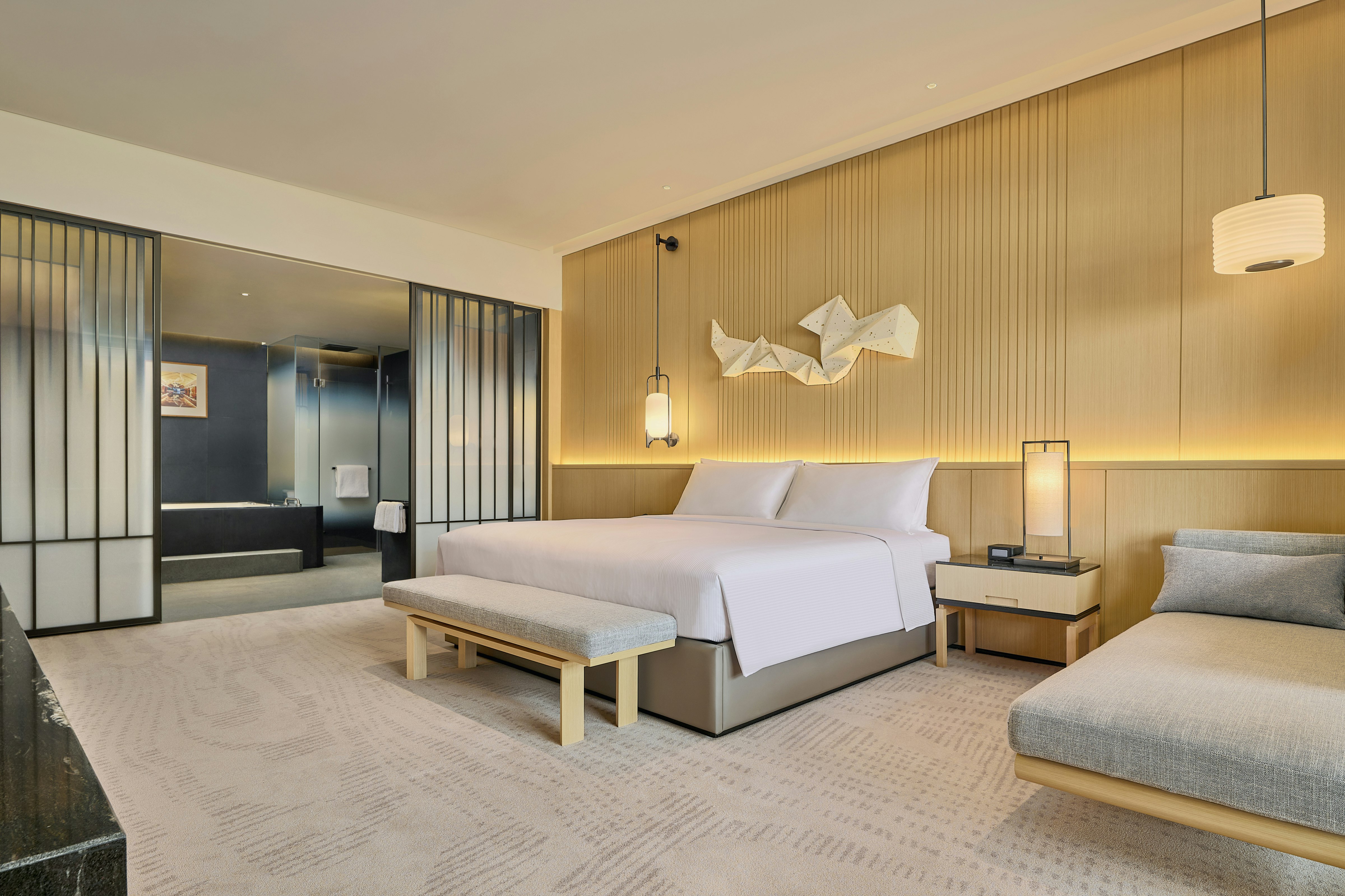 DELUXE, SUITE, KING BED
