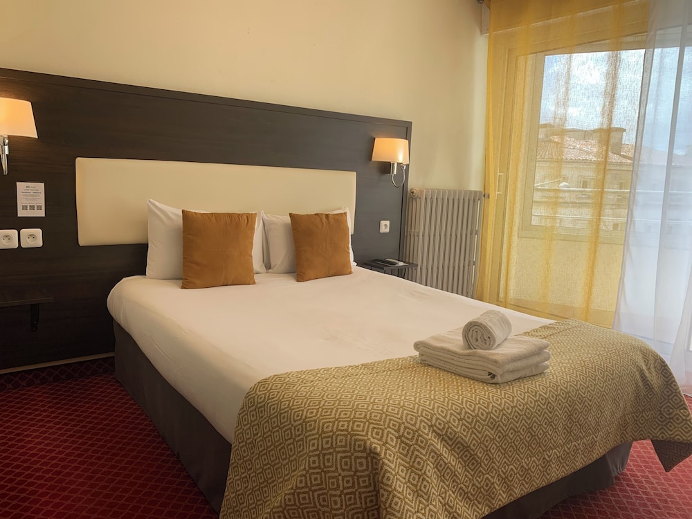 Brit Hotel Bleu Nuit 16/50