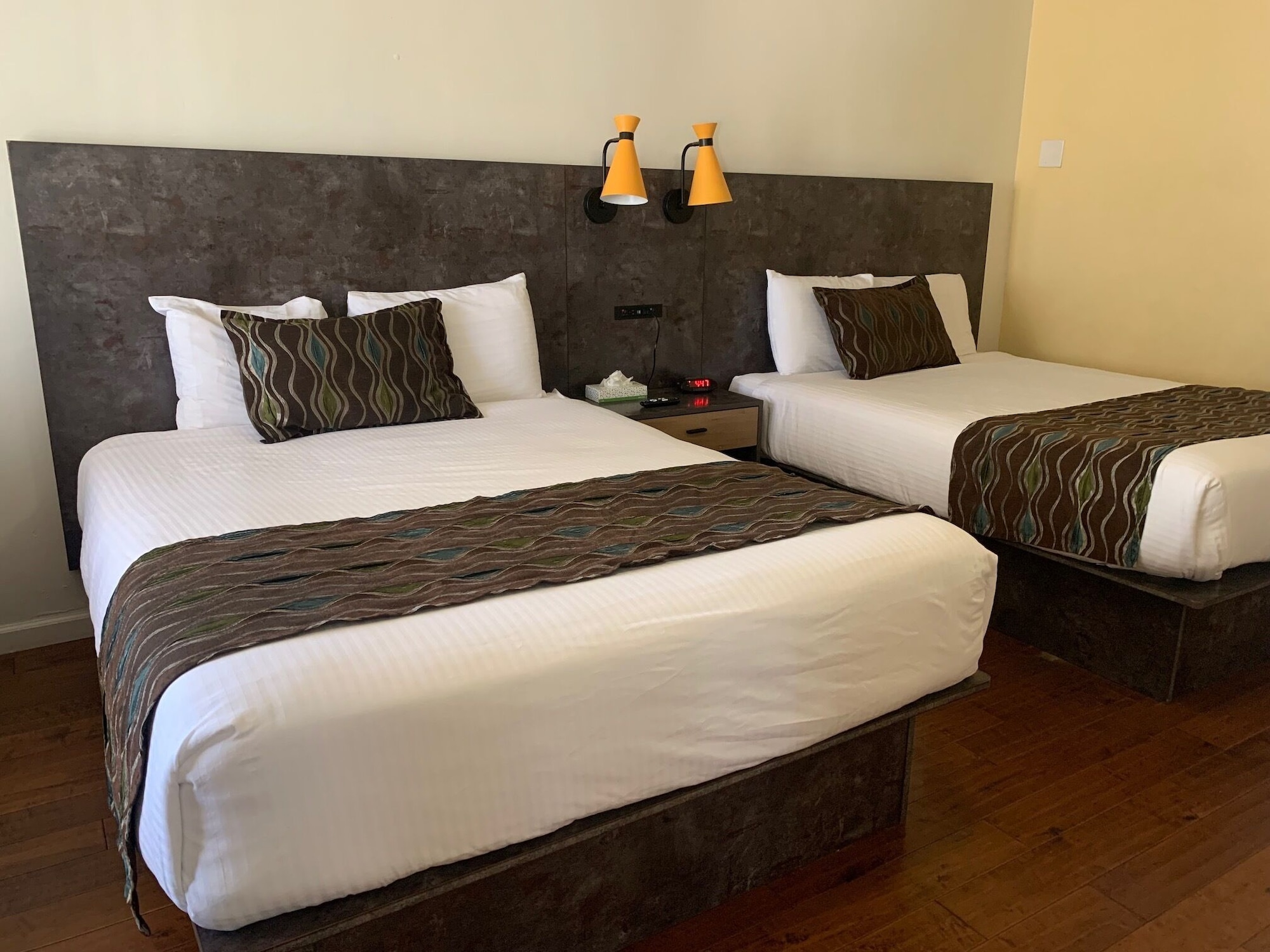 family suite, multiple beds