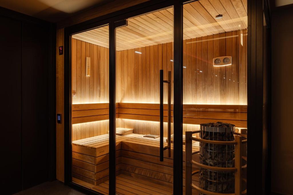 Thirty Three Boutique by K Hotels 33/63