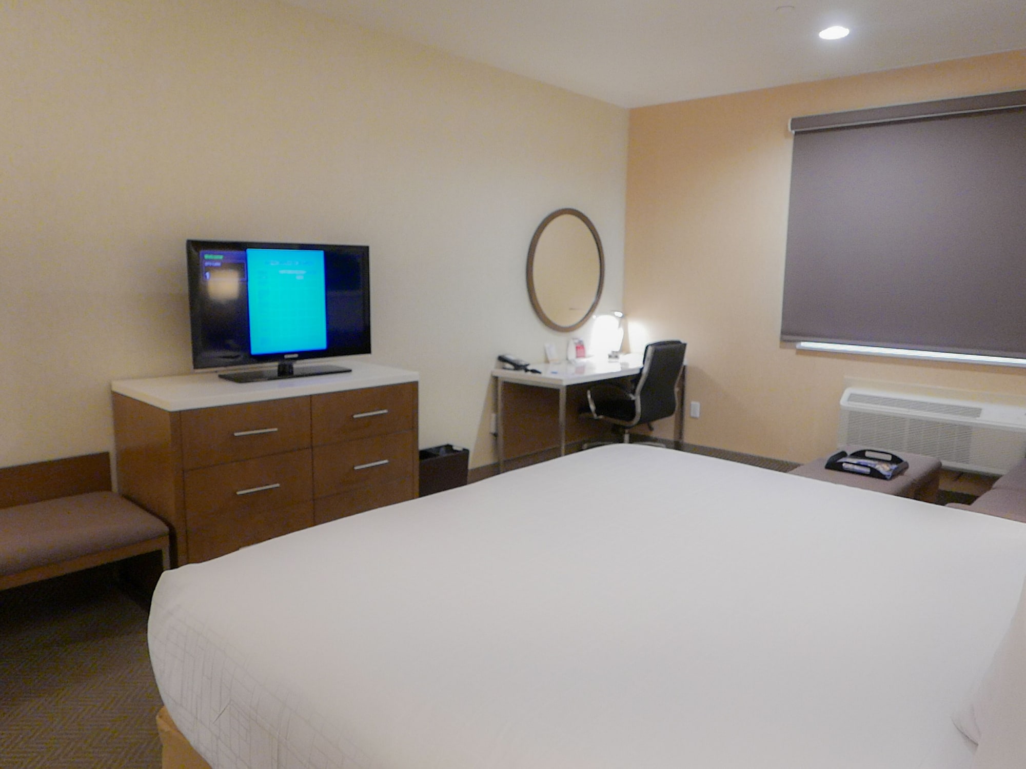 DELUXE, KING BED, ACCESSIBLE