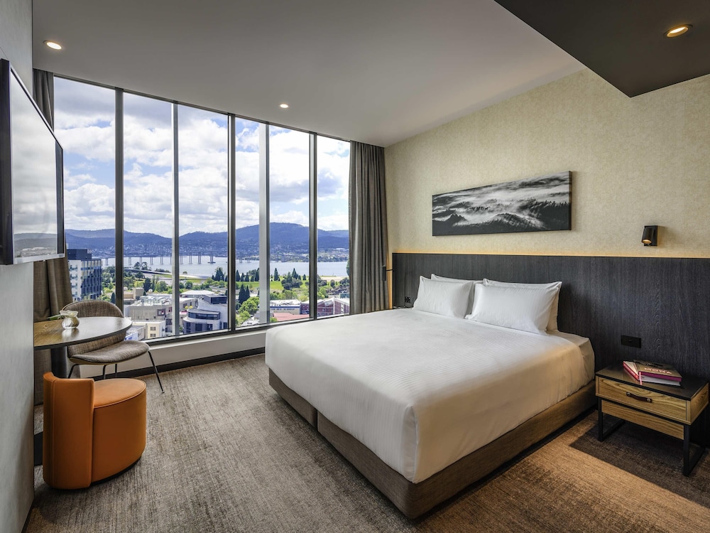 DELUXE, KING BED, HARBOUR VIEW