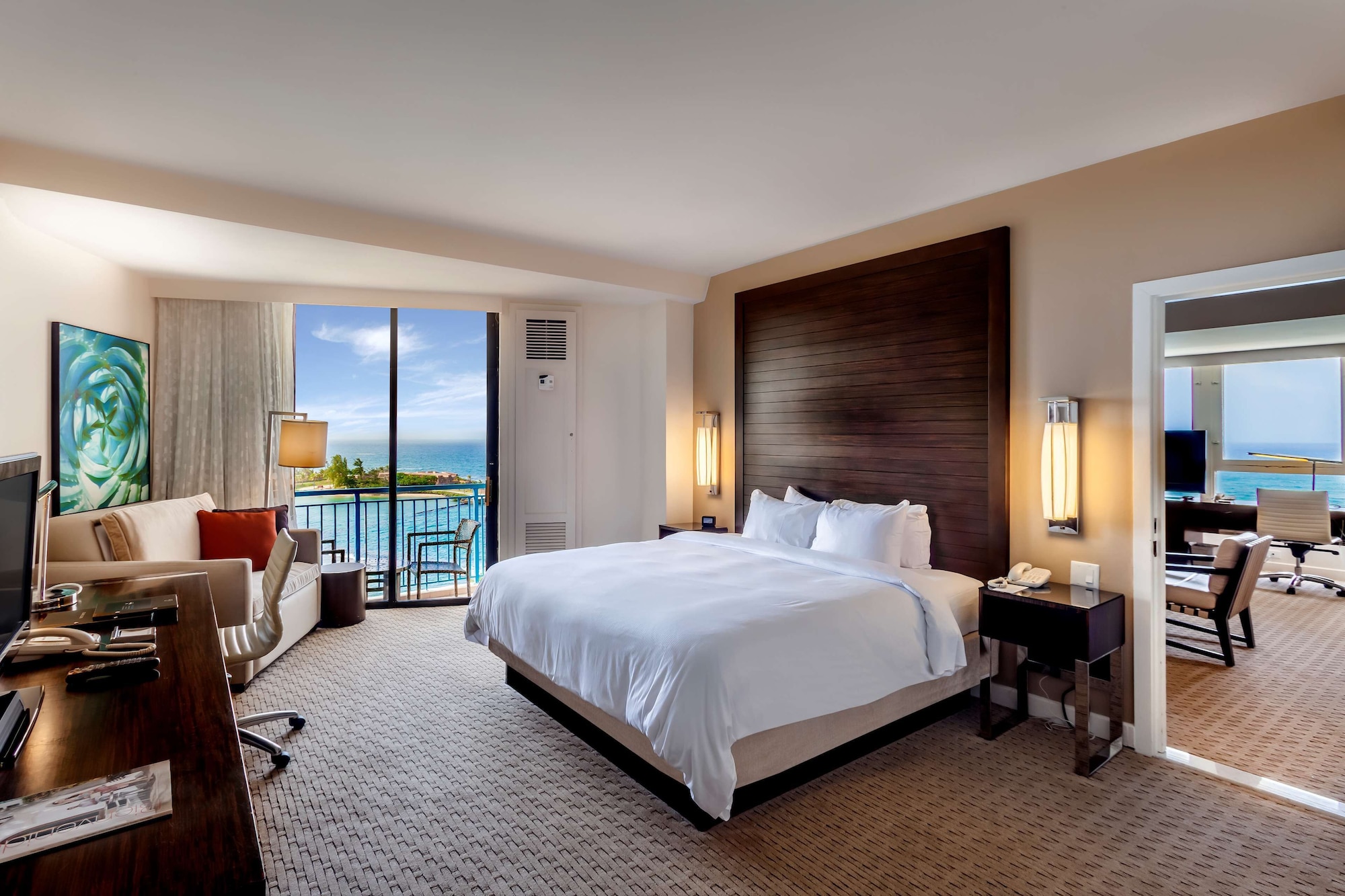 SUITE, KING BED, OCEAN VIEW, HIGH FLOOR, CORNER