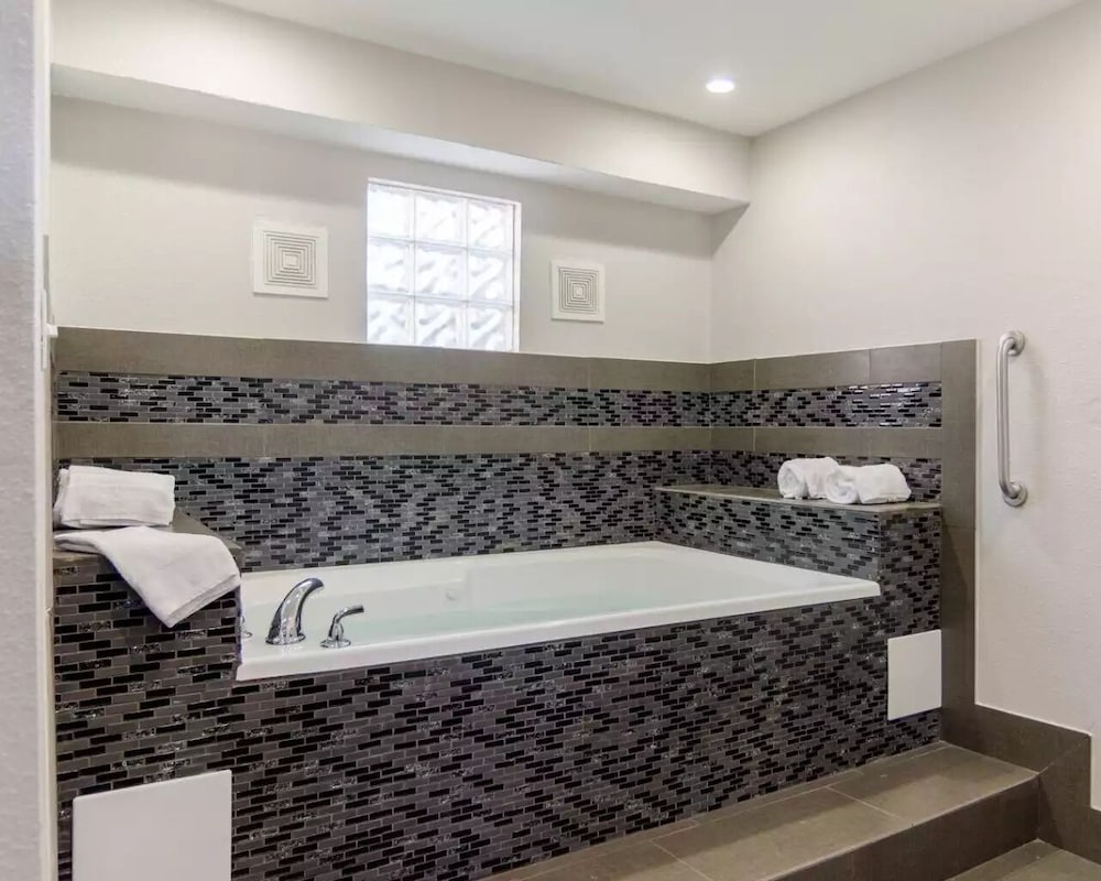 HomeStay Inn & Suites Russellville 11/33