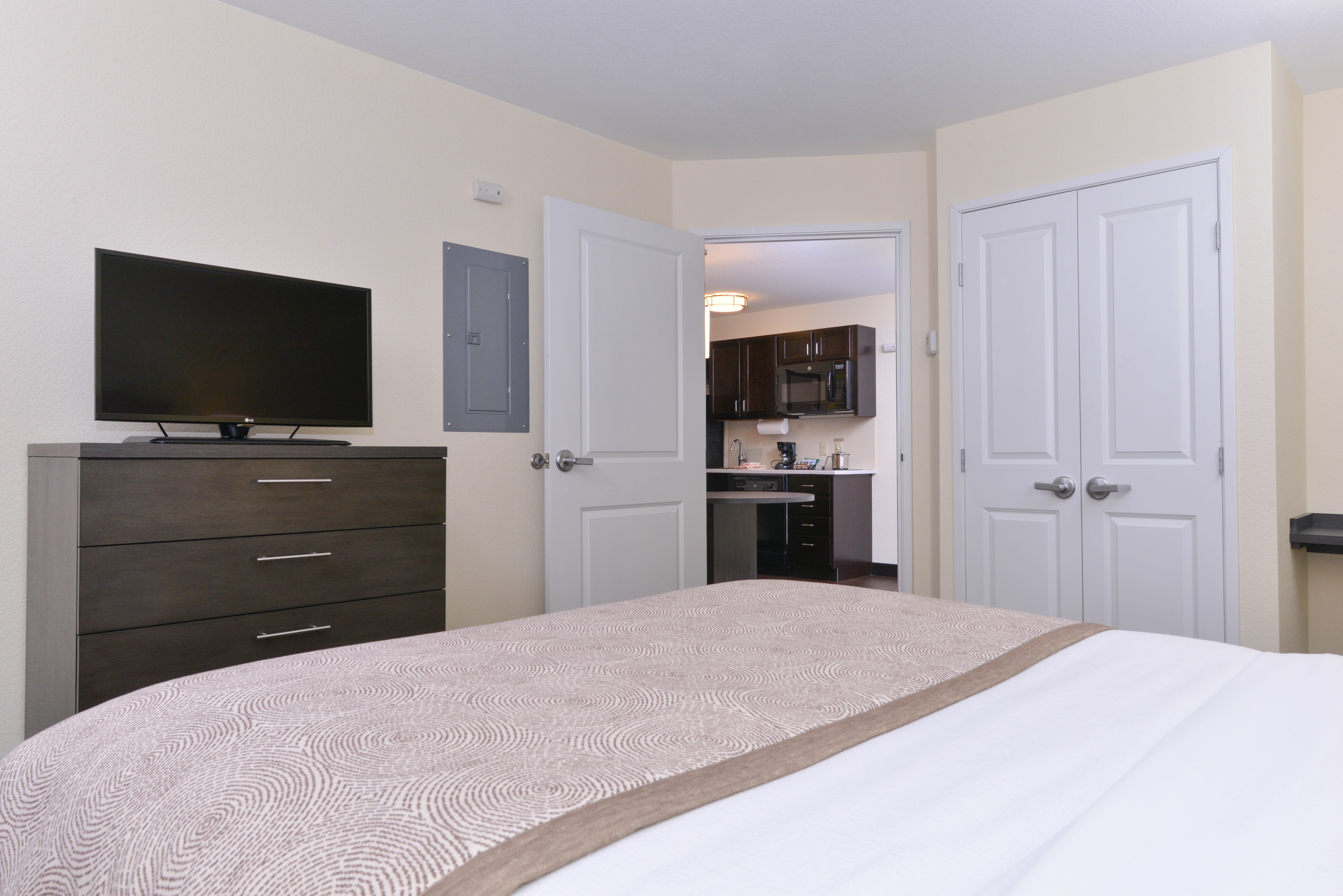 جناح بسرير كوين بغرفة نوم واحدة، Candlewood Suites Casper 3/4