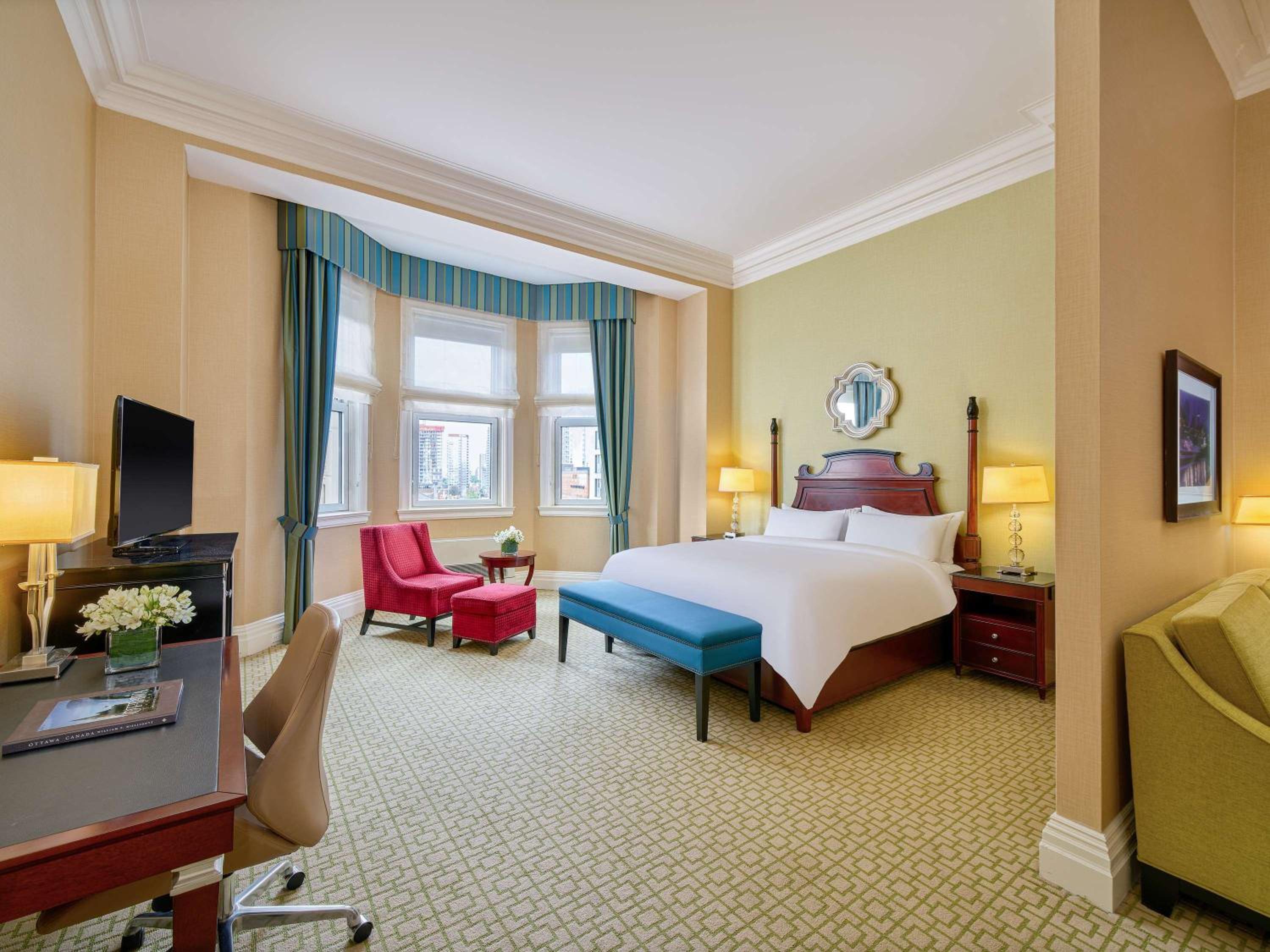 غرفة ديلوكس بسرير كينج وسرير كوين، Fairmont Chateau Laurier 3/5