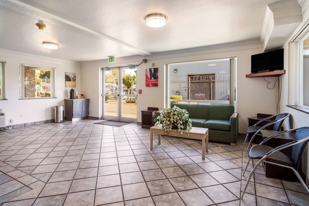 Motel6 Portland, OR Mall 205 6/37