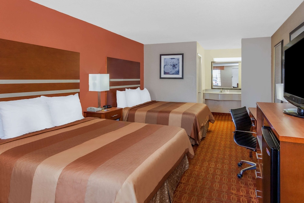 Days Inn By Wyndham Dalton 13/33