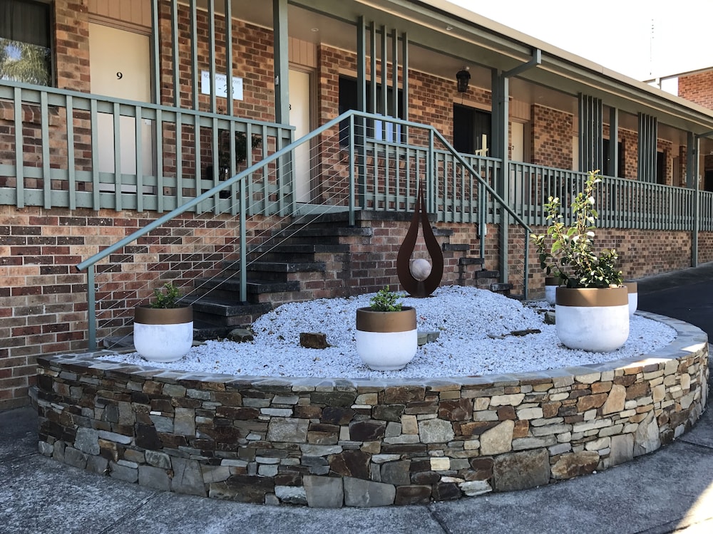 Sunseeker Motor Inn 54/66