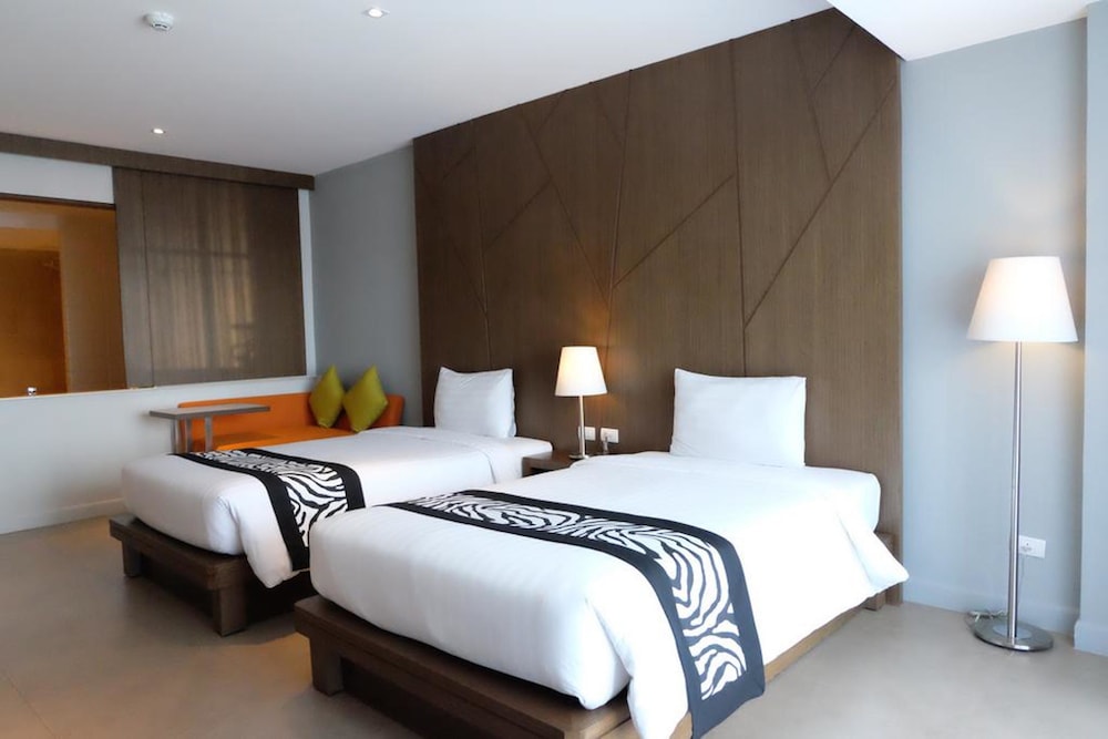 Season Five Hotel 26/53