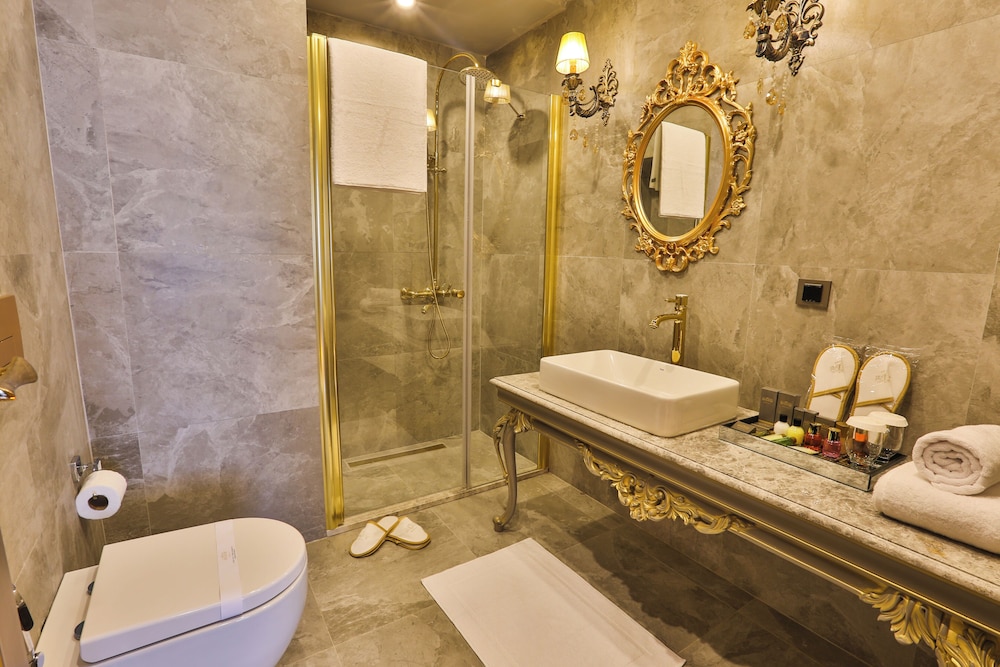 Real King Residence Hotel 77/78