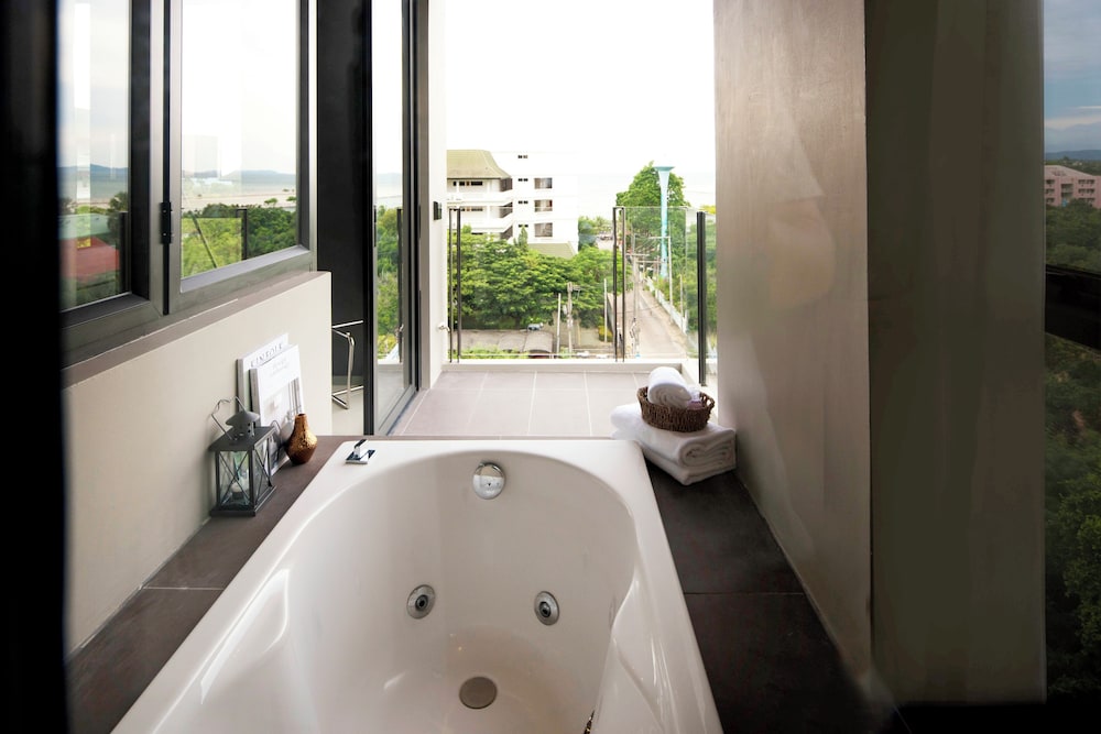 Seaphere Pattaya Hotel 49/50