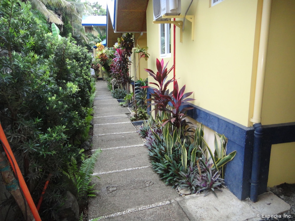 Blue Lagoon Inn Suites 22/25