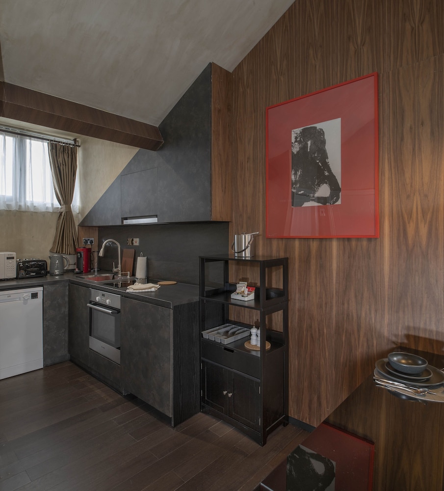 Trueman Court Luxury Serviced Apartments 47/55