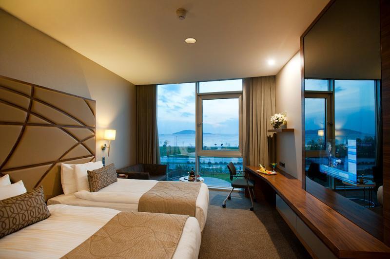Standard, Sea View