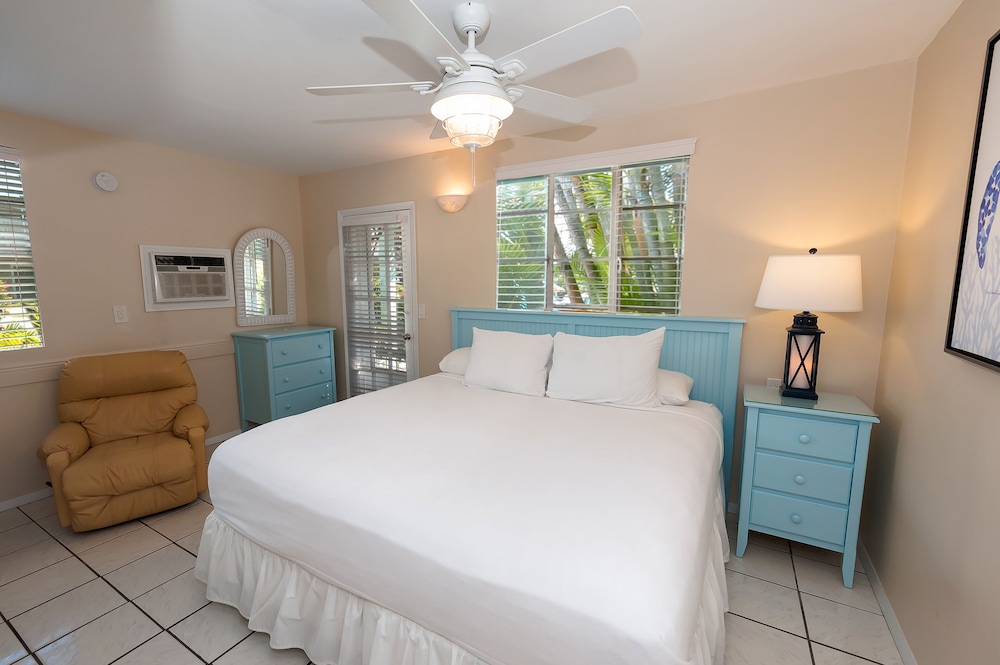 Sunflower, Cottage, King Bed