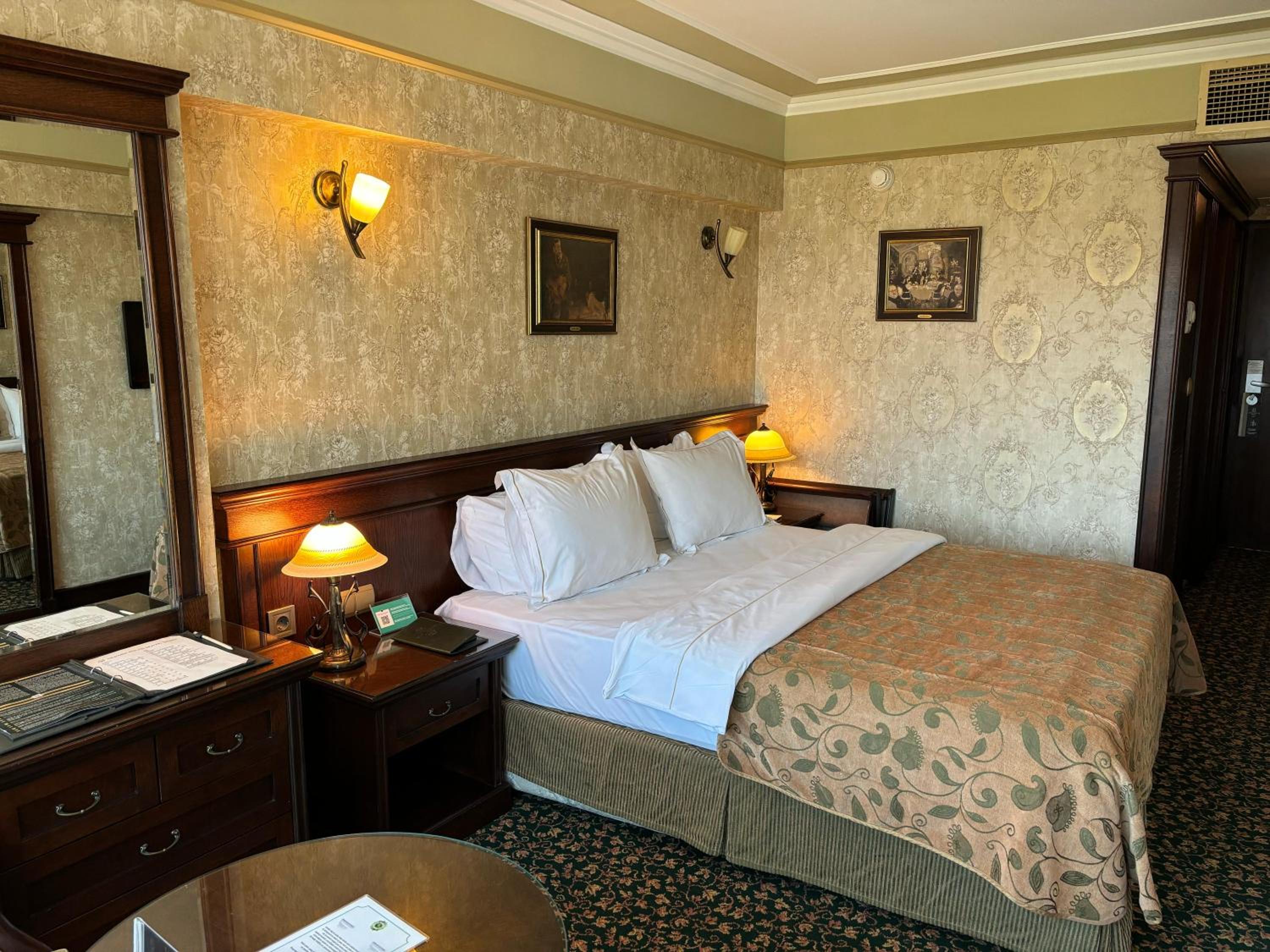 Deluxe, Double Bed, No View