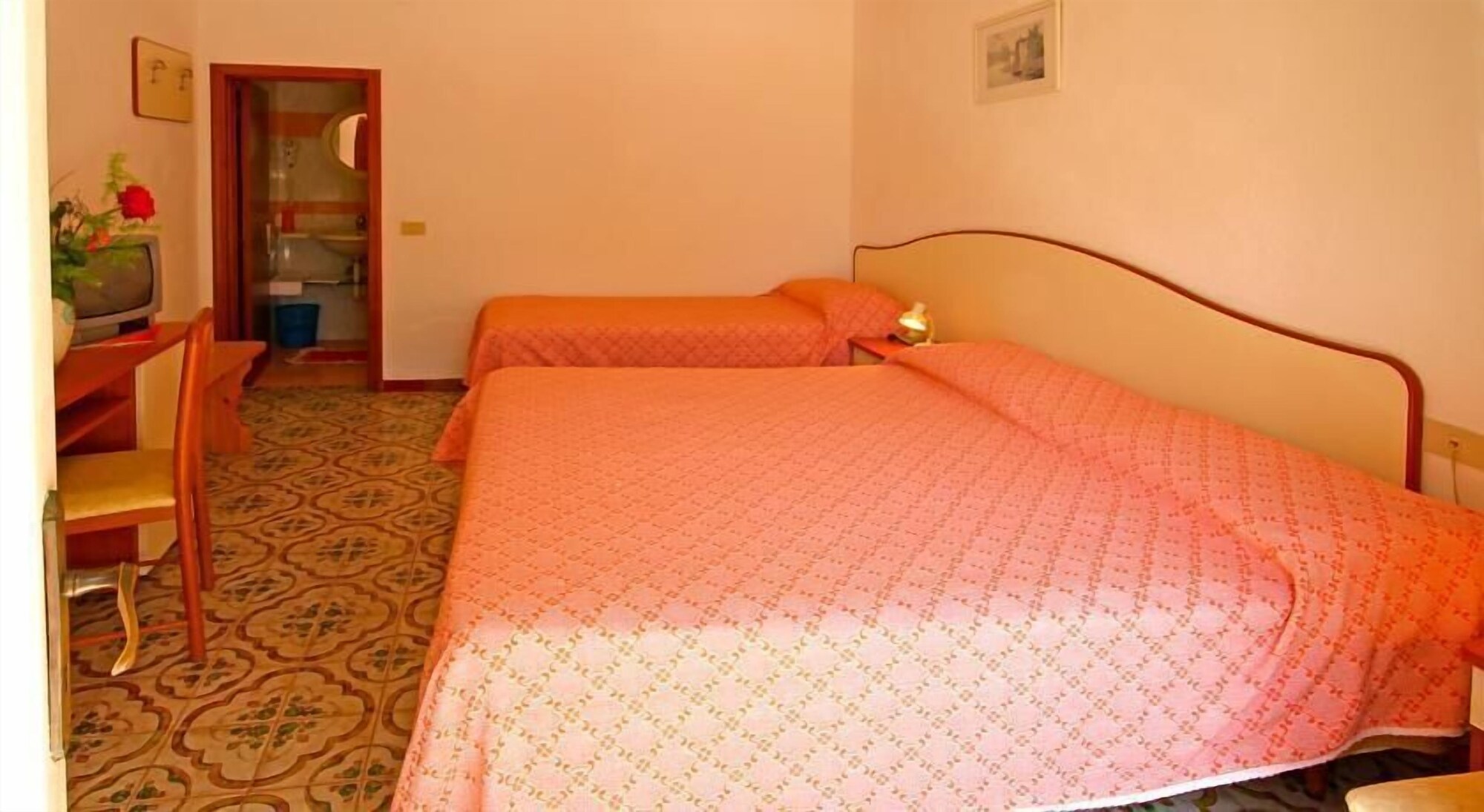ROOM, TRIPLE
