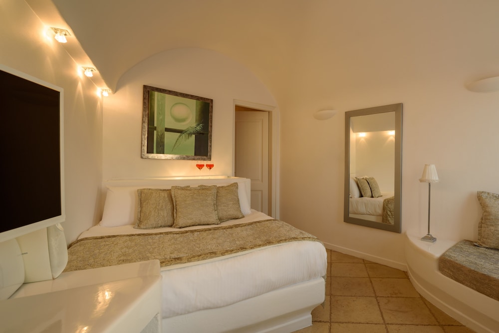 Hotel Above Blue Suites 12/80