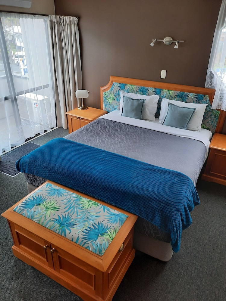 Pembrooke Motor Lodge, Whangarei 11/29