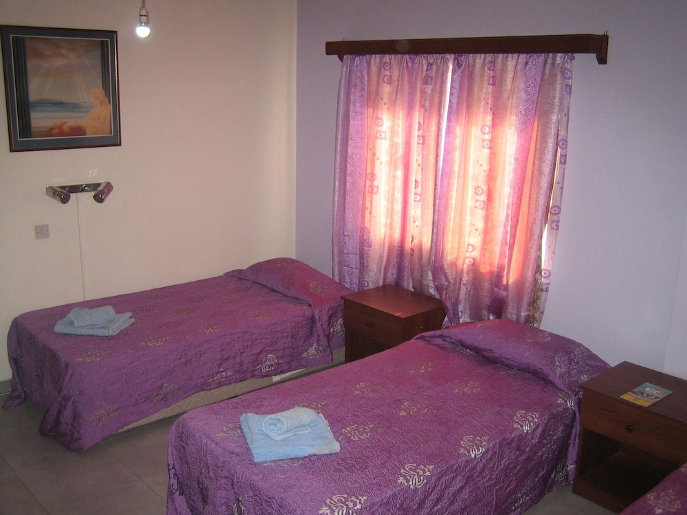 Onisillos Hotel 18/45