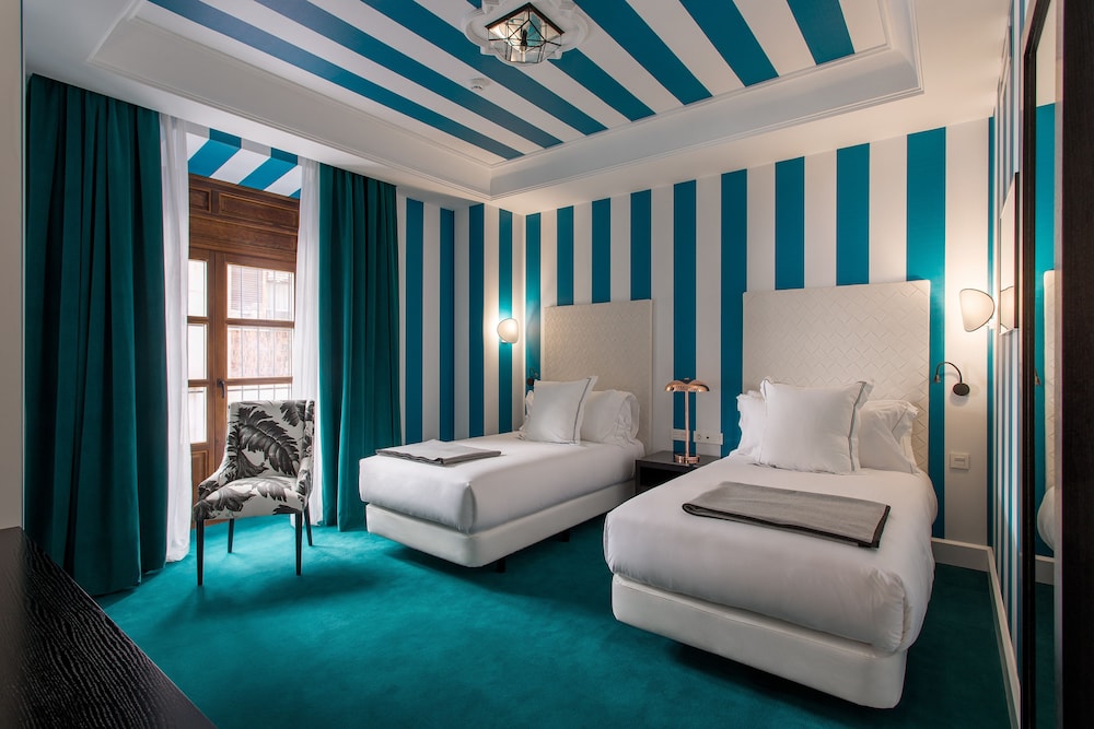 STANDARD, DOUBLE OR TWIN BED