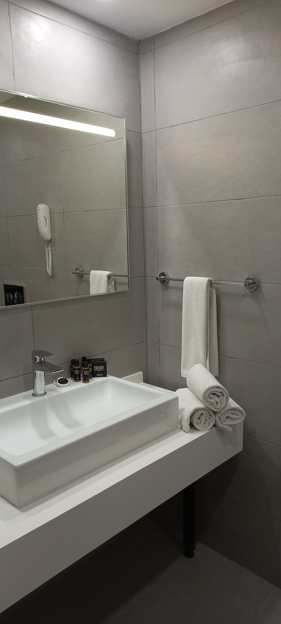 غرفة قياسية ثلاثية بسرير مزدوج وسرير فردي، Berr Hotel 6/6
