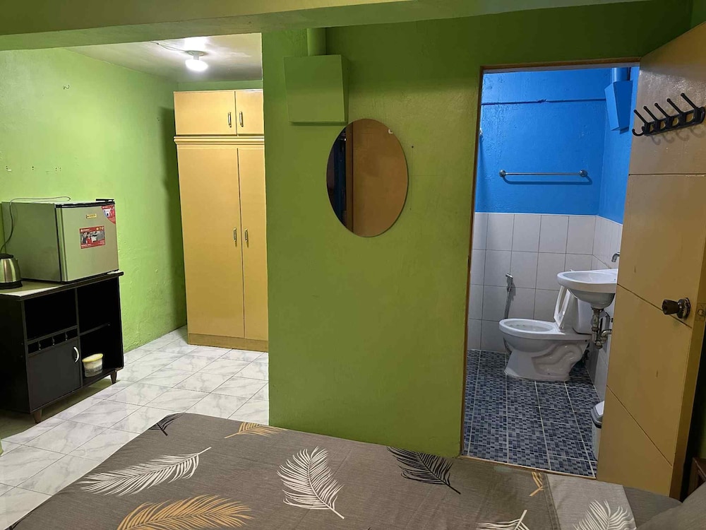 1St Street Park Apartelle 12/55