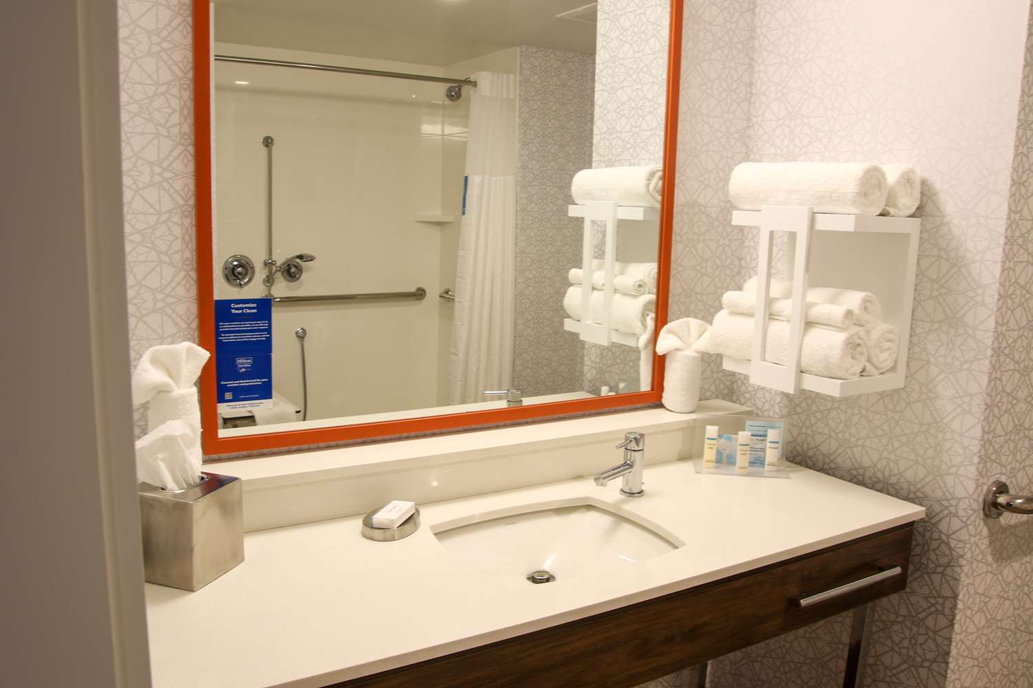 Hampton Inn and Suites Olean 24/25