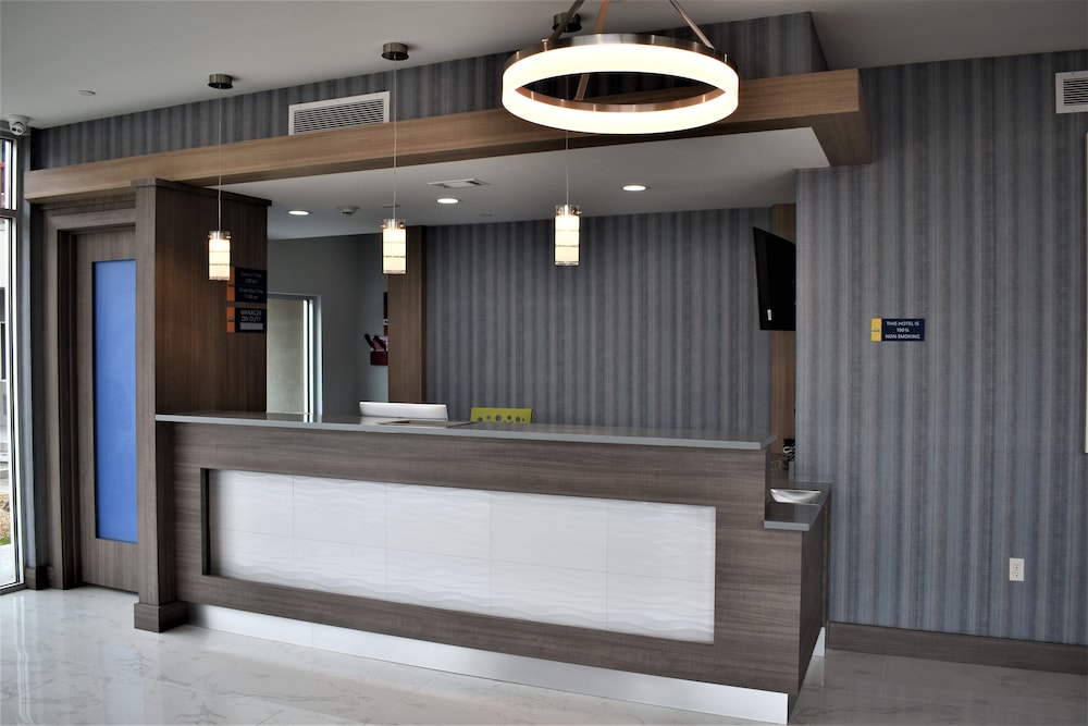 Days Inn & Suites By Wyndham Downtown/University Of Houston 7/60