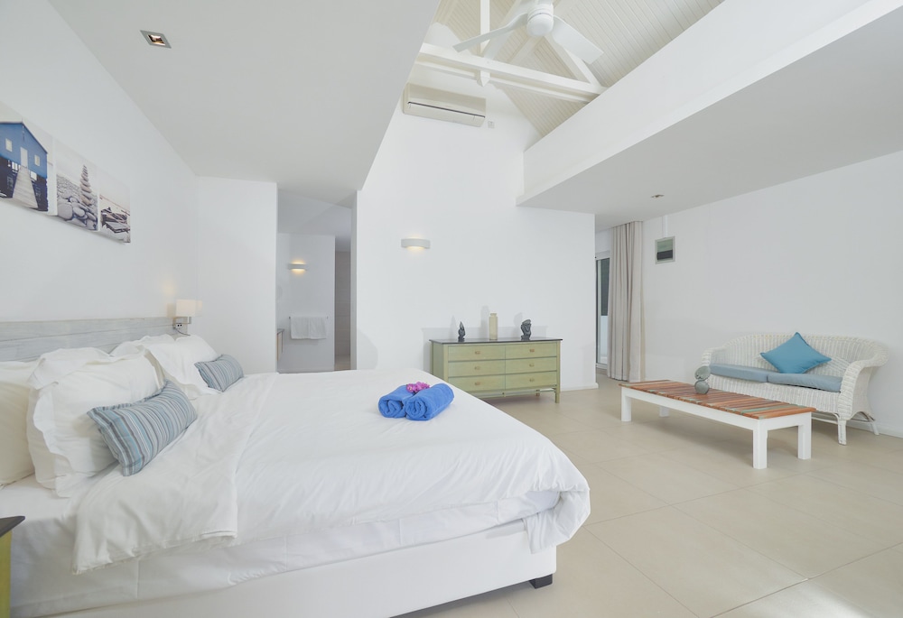 4 BEDROOMS, LUXURY, VILLA, BEACH FRONT, SEA VIEW