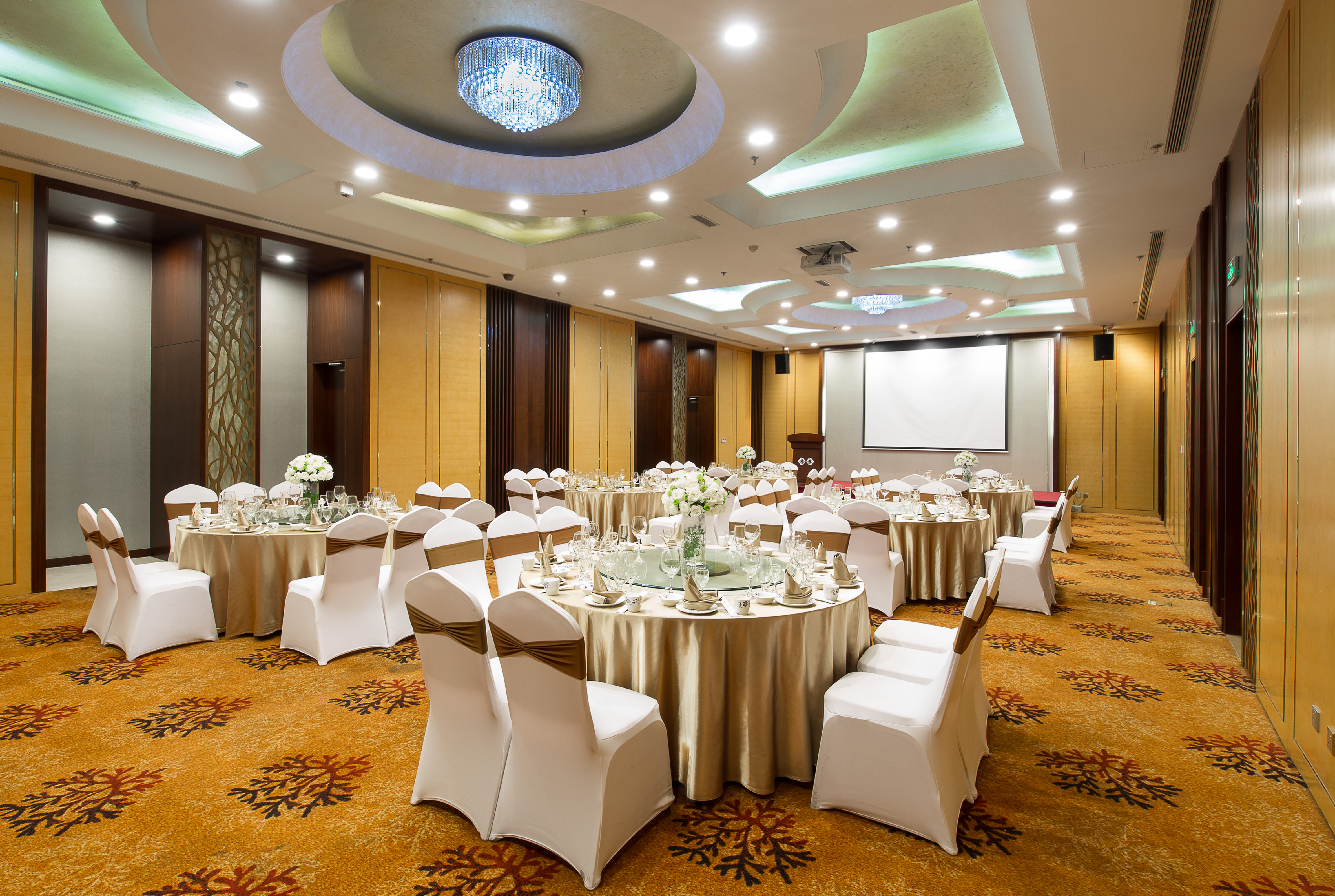 Qingdao Gloria Plaza Hotel 19/22
