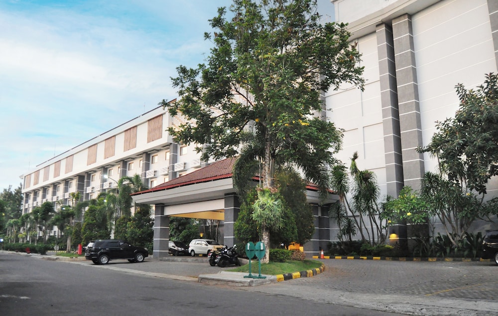 Lorin Solo Hotel Ex Lorin Business Resort Spa Solo 18/20