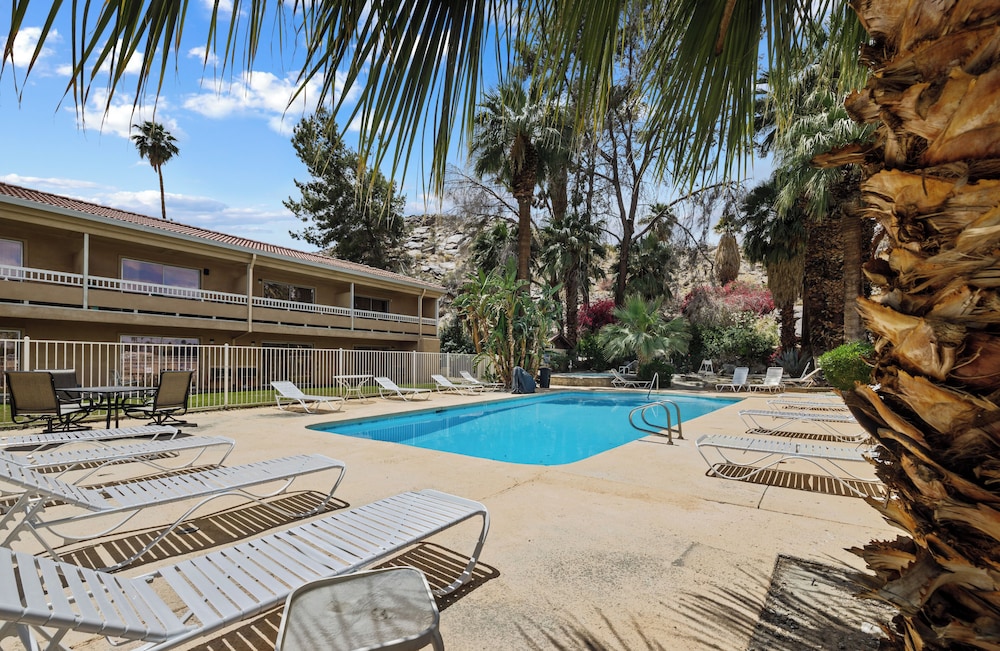 Sol Springs Inn 43/50