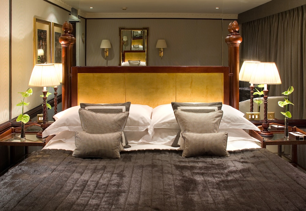 The Chesterfield Mayfair 48/84