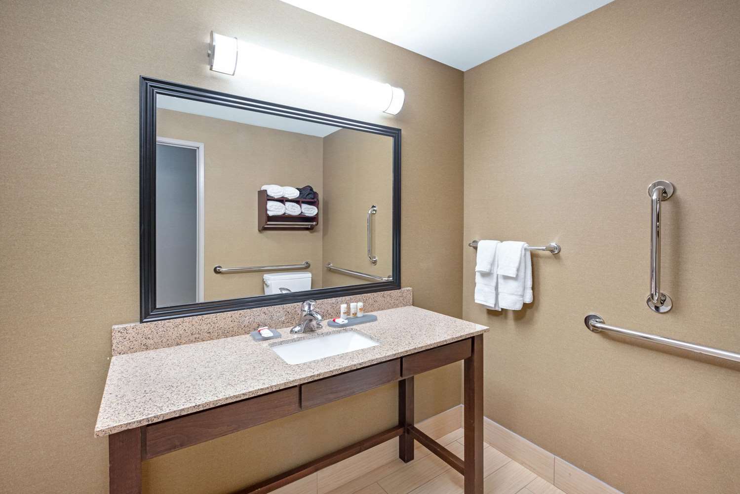 La Quinta Inn & Suites by Wyndham Bellingham 34/34