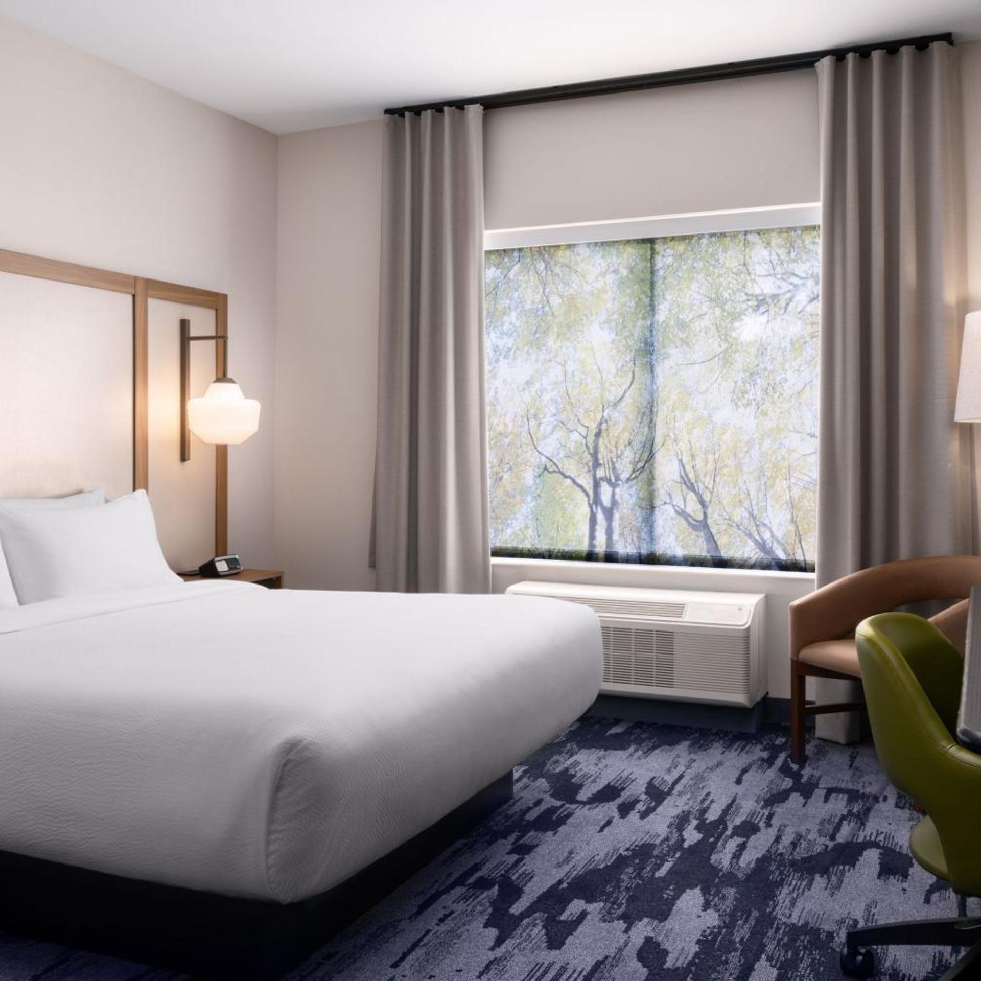 غرفة بسرير كينج، Fairfield by Marriott Inn & Suites Waycross 2/6